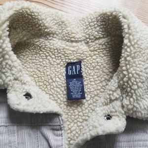 GAP Jackets & Coats - GAP corduroy sherpa lined vest sz M GAP Jackets & Coats - GAP corduroy sherpa lined vest sz M